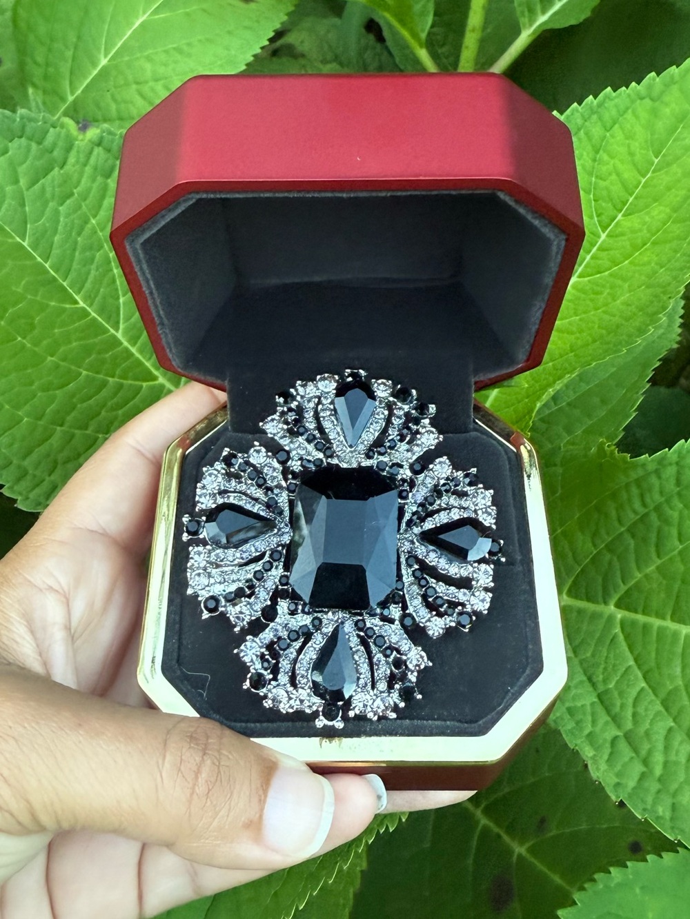 Gorgeous vintage style brooch